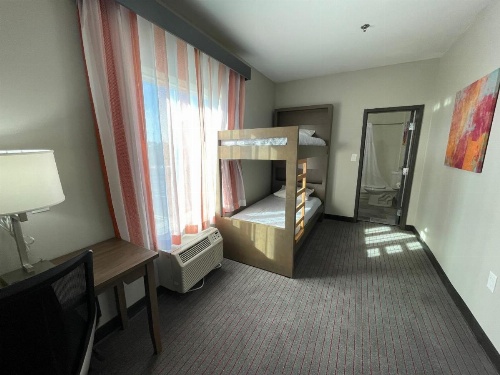 La Quinta Inn & Suites by Wyndham Augusta/Fort Eisenhower image 12
