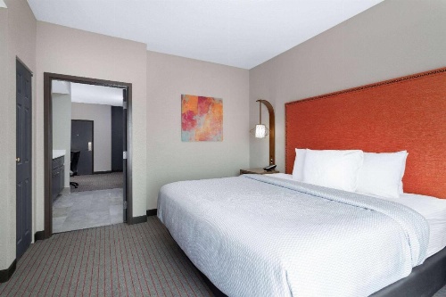 La Quinta Inn & Suites by Wyndham Augusta/Fort Eisenhower image 26