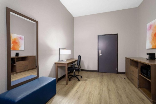 La Quinta Inn & Suites by Wyndham Augusta/Fort Eisenhower image 33