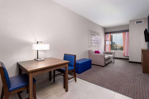 La Quinta Inn & Suites by Wyndham Augusta/Fort Eisenhower image 36