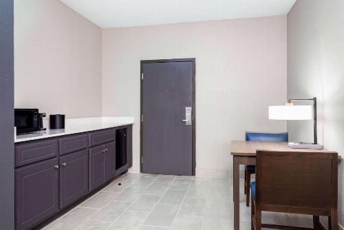La Quinta Inn & Suites by Wyndham Augusta/Fort Eisenhower image 37
