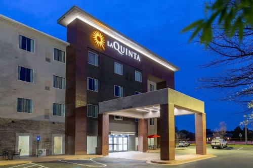 La Quinta Inn & Suites by Wyndham Augusta/Fort Eisenhower image 8